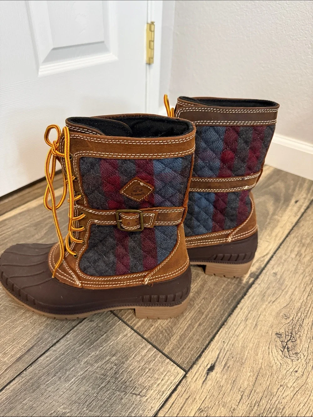 Kamik tall lace